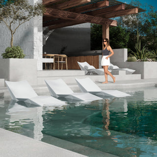Quick Assembly S-shaped Pool Lounger, Ergonomic Design, Comfortable and Breathable, Essential for Outdoor Relaxation