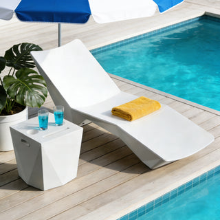 Assemble-Free Outdoor Side Table, Waterproof Plastic Pool End Table with 2 Cup Holders and 1 Tablet Holder for Patio
