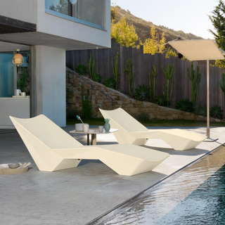 Quick Assembly S-shaped Pool Lounger, Ergonomic Design, Comfortable and Breathable, Essential for Outdoor Relaxation